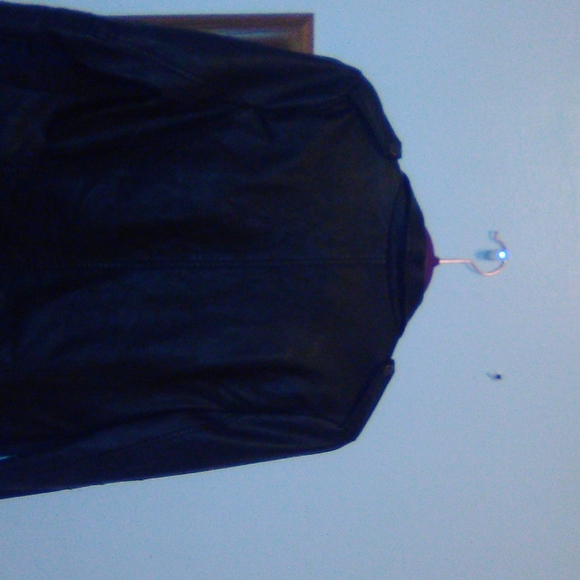 I am selling a fur leather jackets - Picture 5 of 5